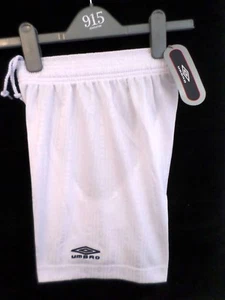 Lote de 15 pantalones cortos de fútbol americano Umbro Barcelona unisex para niños - Imagen 1 de 3