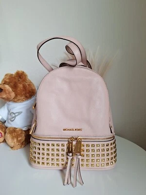NUEVO CON ETIQUETAS MICHAEL Michael Kors Rhea Mujer Mochila Ballet Cuero Dorado Tachuelas Bolso con Cremallera Foto 1 de 4