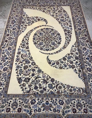 Alfombra Nain de lana y seda fina anudada a mano de 4'4"x6'8" - Firmada hecha a mano 4x6 Foto 1 de 4