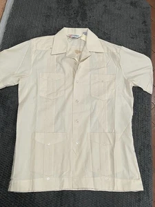 NUEVO CON ETIQUETAS Camisa Botón Guayabera Prensa Permanente Colección Romaní Talla Mediana - Imagen 1 de 7