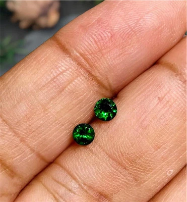 5mm Round Pair 100% Natural Chrome Green Tsavorite - Image 1 of 2