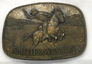 Vintage Messing 1975 Smith & Wesson "The Hostiles" Cowboy/Pferd Gürtelschnalle (C-6) - Bild 1 von 7