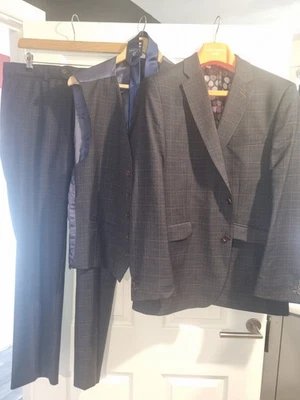 Terno masculino xadrez azul 3 peças sem marca com gravata 100% seda azul marinho, 42C 36W - Imagem 1 de 4