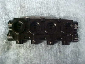 ELECTRIMOTION LEANOUT DISTRIBUTION BLOCK PARTS LEAHY 4 CHANNEL FUEL INJECTION - Picture 1 of 3