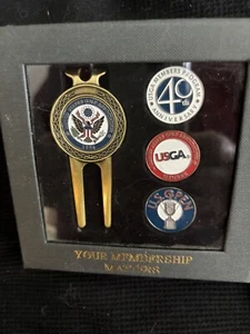 USGA Mitglieder Münze Golf Ball Marker Divot Fixer Box Set - Bild 1 von 1