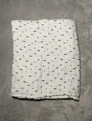 Manta para bebé Cloud Island muselina puntos negros pequeños círculos blanco algodón envoltura Foto 1 de 4