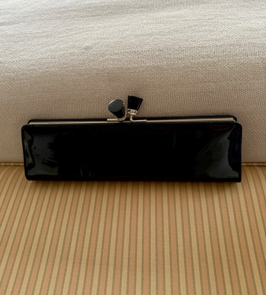 Bolso sin asas/cartera/bolso de mano Sondra Roberts de charol negro    Foto 1 de 4