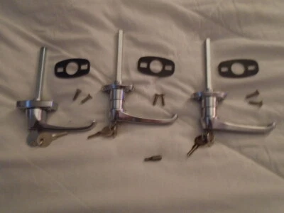 POSTAL MAIL ,FJ8A,FJ8C,CJ, OUTSIDE DOOR LOCK, KEYS, GASKET, THEFT SCREWS KIT - Image 1 of 3