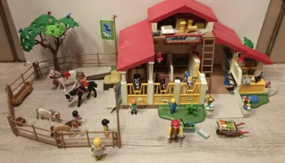 Lot playmobil 4190 centre équestre complet boite notice poster 7 perso chevaux - Photo 1/4