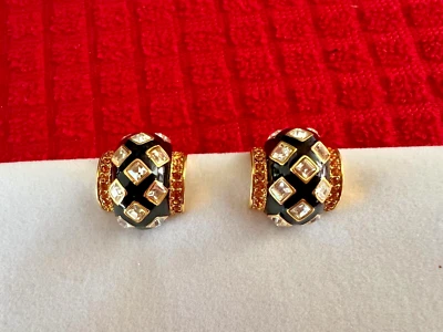 PENDIENTES CON CLIP JOAN RIVERS CRISTALES ESMALTADOS NEGROS Y PEDRERÍA AMARILLOS ~ 1" Foto 1 de 4