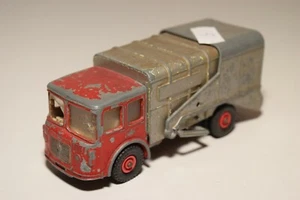 1:60 MATCHBOX K7 K-7 CAMIÓN DE BASURA ROJO CON GRIS BUEN ESTADO - Imagen 1 de 4