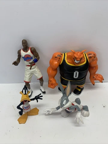 Michael Jordan 1996 Warner Bros Space Jam Tune Squad Figure Lot / Bugs Bunny Cover