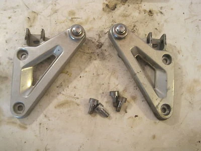 82 84 HONDA MAGNA V45 VF750 VF700 VF 750 700 PASSENGER PEG 消声器安装套装 — 第 1/2 张图片