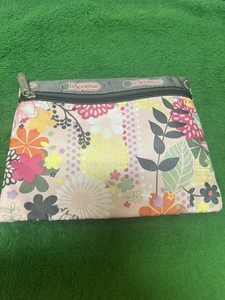 Lesportsac Floral Zipper Pouch Brand New Size 7.75” X 6” - Picture 1 of 2