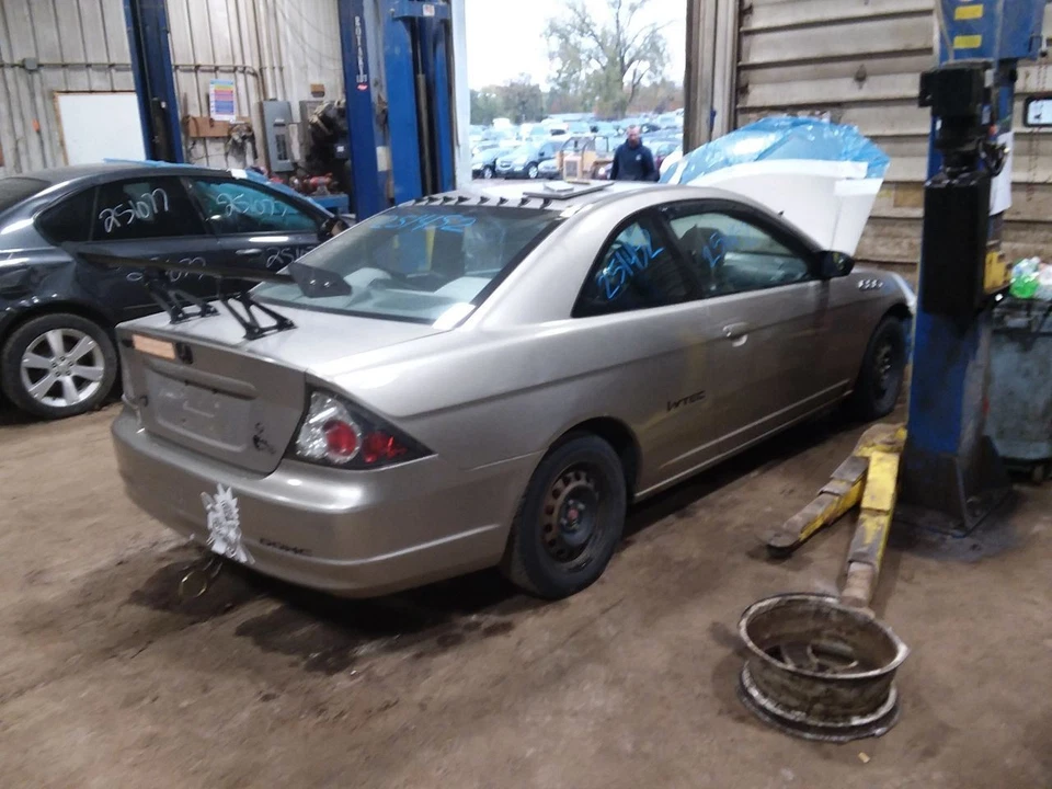 Engine Gasoline 2.0L DOHC Canada Market VIN 3 6th Digit Fits 02-05 CIVIC 2117268 - image 1 of 4