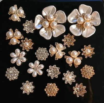 20 Pcs Ladies Flower Buttons Brooch Style Pearl & Rhinestone No Sew/NEW - Image 1 of 4