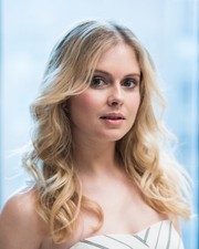 Rose Mciver 8x10 photo 109