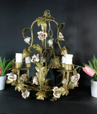 Candelabro vintage metal rosa porcelana flores rosas 1970  - Imagem 1 de 4