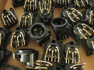 1x NC5MBH-B   NEUTRIK XLR Connectors 5 POS XLR MALE - Picture 1 of 3