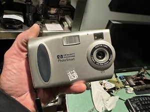 Tested HP Digital Camera Photosmart 215 1.3MP Silver W 4MB Memory Card - Picture 1 of 8