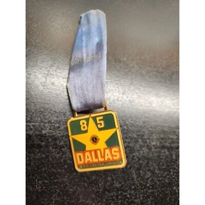 Insignia de la 68ª Convención Internacional de Dallas 1985 con cinta - Imagen 1 de 6