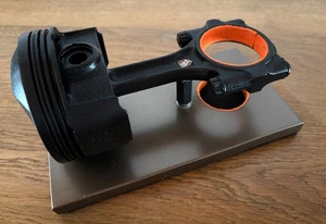 Porsche Stifthalter Experimental Piston & Pleuel Black Part - Bild 1 von 7