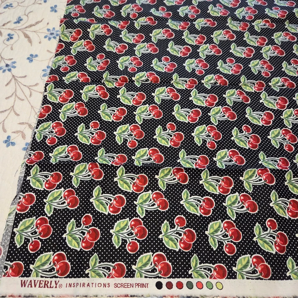 Hermosas cerezas rojas sobre lunares negros Waverly Inspirations 1 año x 46" Foto 1 de 2