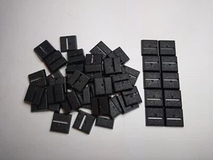 Warhammer- 50x Games Workshop 20mm Square Horizontal Slot Bases. Plastic. - Picture 1 of 2