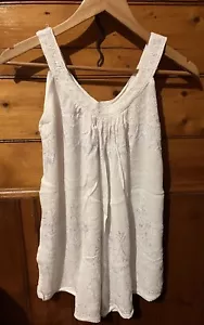 Indian White Embroidered Sleeveless Top ~ Hippie ~ Bohemian - Picture 1 of 7