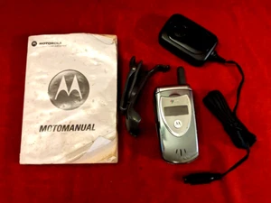 Complete Working Vintage Motorola AT&T Flip Phone w/Battery + Charger &Belt Clip - Picture 1 of 5