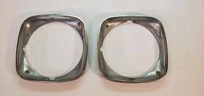 DOS bisel de faros Buick 1231710, 1970 1971 Wildcat Electra LeSabre Centurion Foto 1 de 4