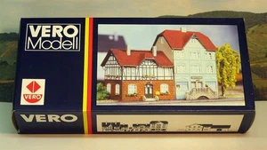 VERO 09830 - Bahnhofstrasse 9-11 - H0/TT Bausatz - Original VERO - Neu - Bild 1 von 2