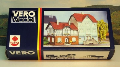 VERO 09830 - Bahnhofstrasse 9-11 - H0/TT Bausatz - Original VERO - Neu - Bild 1 von 2