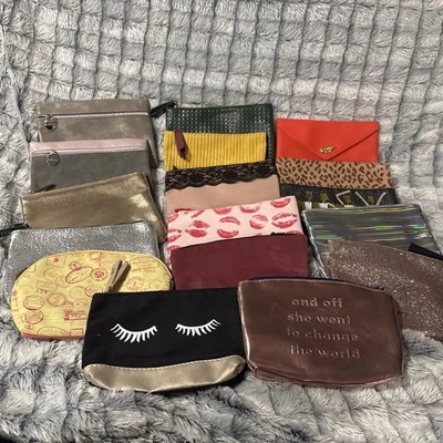 LOTE de 17 bolsas de maquillaje Ipsy Glam/minerales desnudos vacías NUEVAS SIN USAR Foto 1 de 4