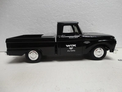 Banco de moedas Ertl 1966 Ford F-100 Truck Bank preto '66 Pickup WIX FILTROS com RR - Imagem 1 de 4