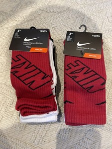 New Nike Big Boys Youth Everyday Cushioned Crew Socks 6 Pairs Total. Size Small.