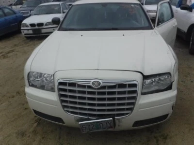 Used Rear Right Door Assembly Rear Side fits: 2007 Chrysler 300 green tint Rear Foto 1 de 4