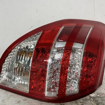 Conjunto de luz trasera izquierda Toyota Rav 4 2009-2012, usada, OEM 815600R010 Foto 1 de 4