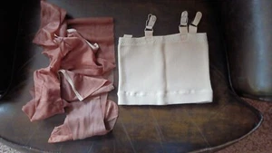 1 PR VINTAGE 1960s HANES WALKING SHEER All NYLON STOCKINGS 9 1/2 + Garter - Picture 1 of 4