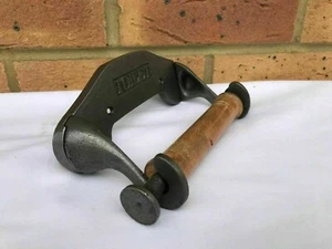 Industrial Simple design wall mounted cast iron toilet roll holder vintage style - Picture 1 of 5