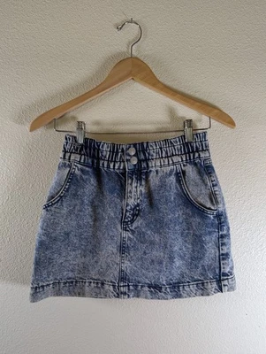 BDG Urban Outfitters Small Blue Smocked Skater Mini Jean Skirt Foto 1 de 4