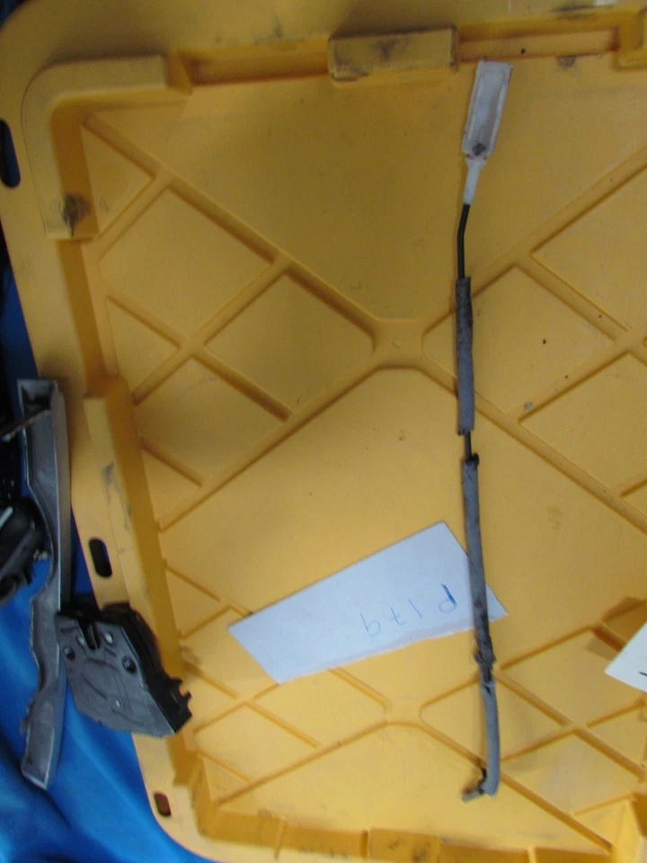 BMW X5 2000-2006 - liberación de manija de puerta trasera izquierda / cable Bowden 8403058 Foto 1 de 1