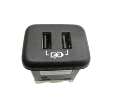 USB Presa di ricarica Connessione per Opel Insignia B 17-21 82TKM!! 13598459 - Immagine 1 di 4
