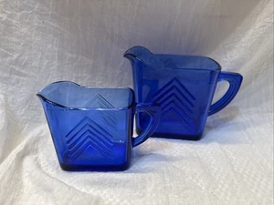 Vtg. Hazel Atlas Cobalt Blue Glass/Embossed Art Deco Arrows 2 Pitchers/2 Sizes - Picture 1 of 9