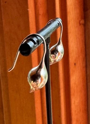 Дизайнерские серьги-капли Michael Dawkins из стерлингового органического материала с каплевидным крючком - Изображение 1 из 4