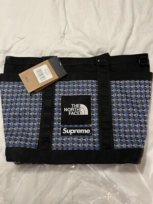 Bolso de Mano Supreme X The North Face Tachonado Azul Foto 1 de 4
