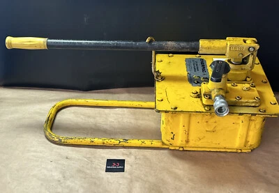Bomba manual hidráulica de acero ENERPAC P462 ULTIMA de dos velocidades 453 in3 aceite utilizable 🇺🇸 Foto 1 de 4