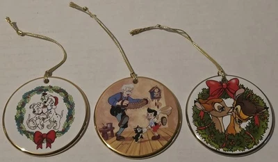 Lote De Colección De 3 Adornos De Porcelana Grolier Coleccionables Tis the Season Disney Foto 1 de 4