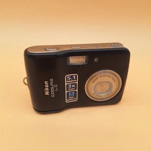 Nikon Coolpix L3 . 5.1MP Digitalkamera. funktionstüchtig, bitte Beschreibung lesen. - Bild 1 von 9