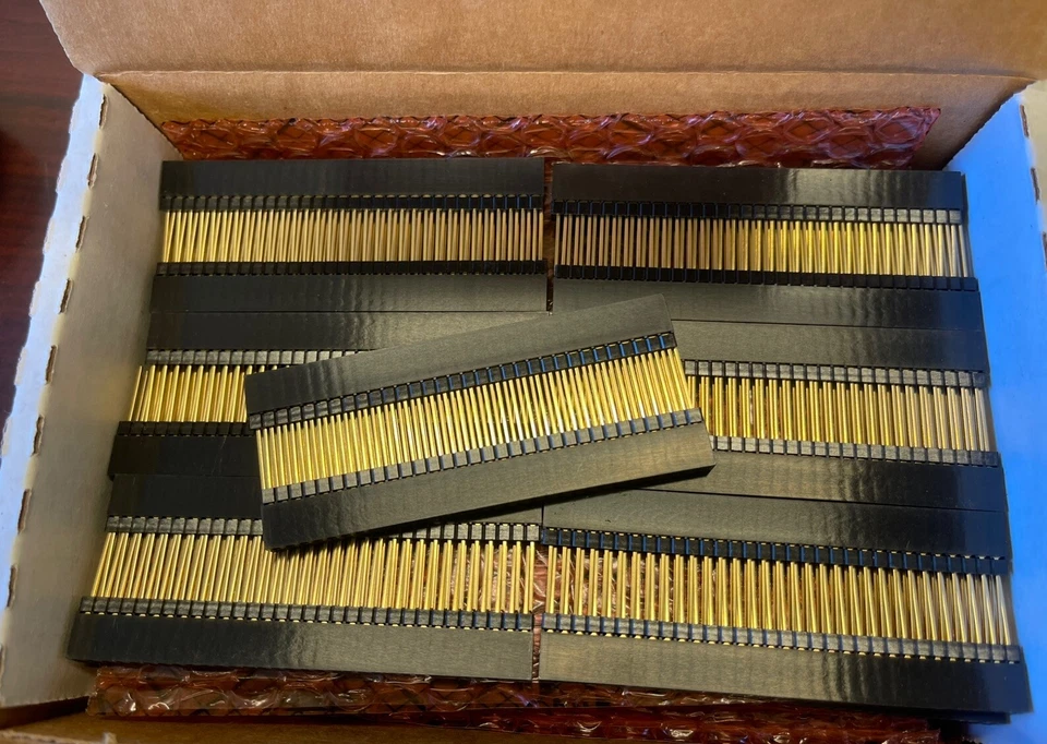   Diamond Systems H-104-64-ST. Cabezal, PC/104 64-Pin Stack, juego de 50 en la caja Foto 1 de 1